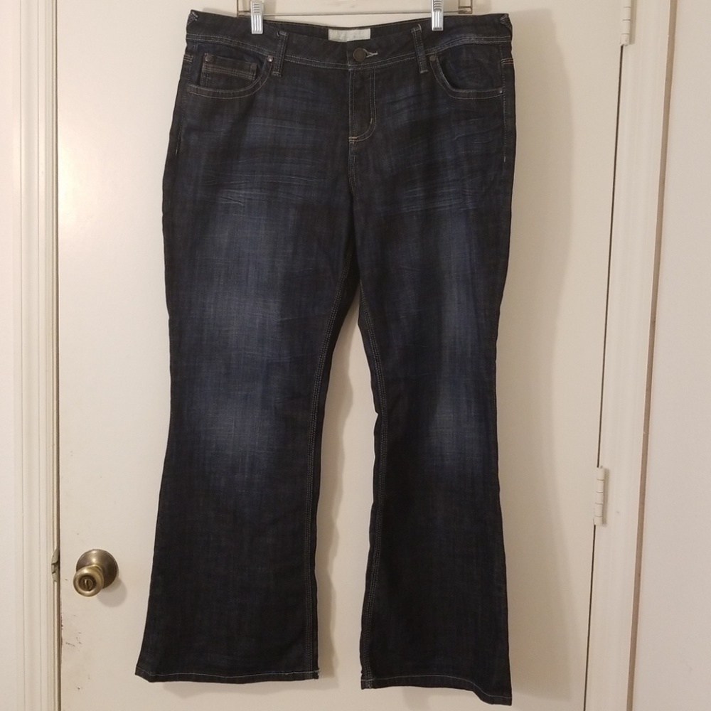 SOLD: 2-piece bundle top and Jeans - Picture 5 of 8